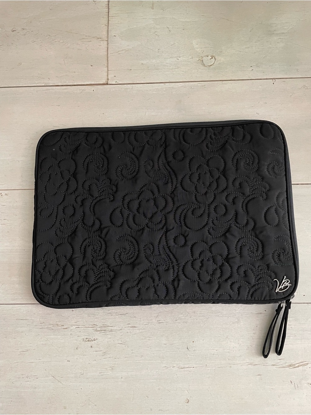 Vera Bradley Black Quilted Laptop Sleeve Floral Lining Inner Pocket Zip Close